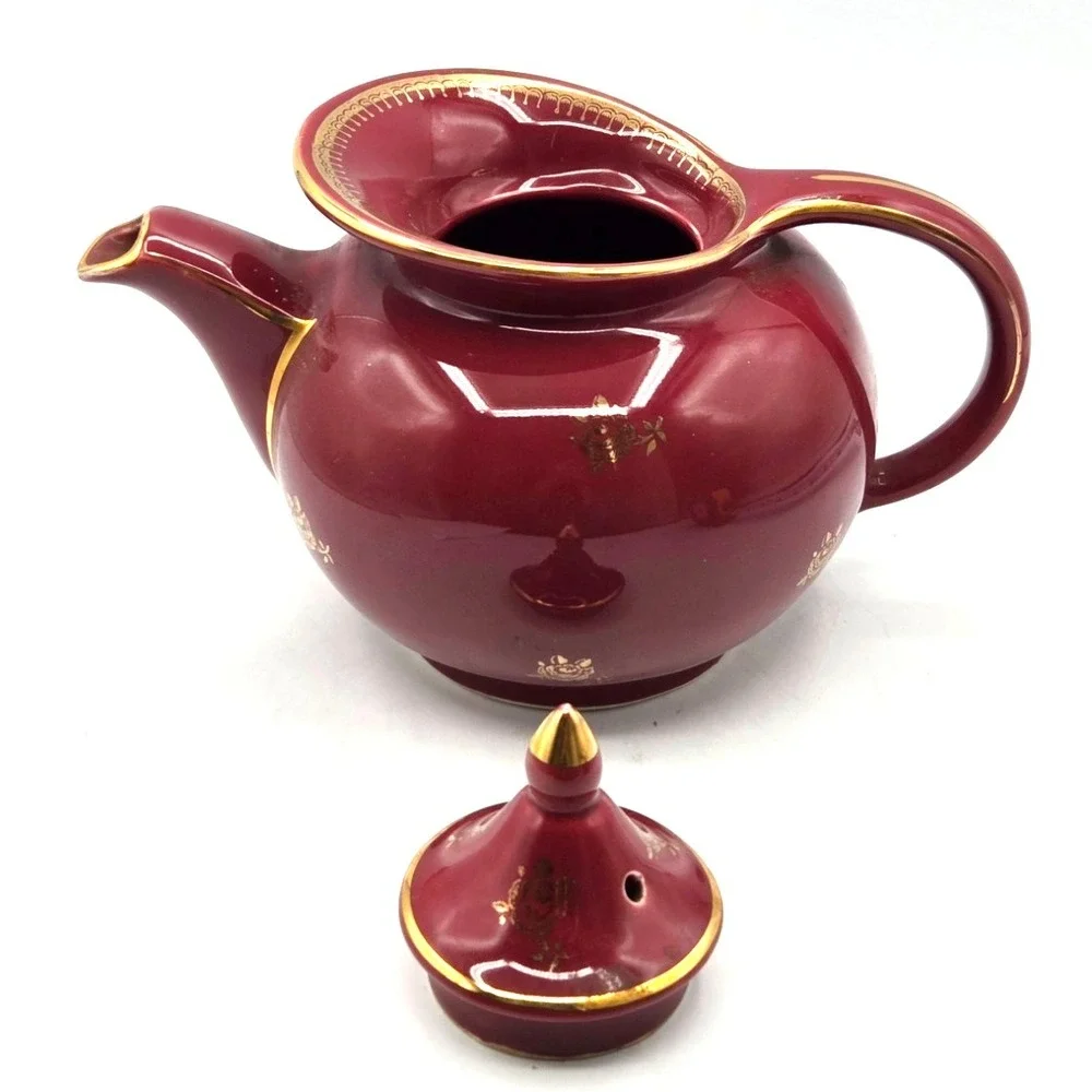 Hall Teapot #0693 Windshield Pattern 6 cup Crimson Red with Gold Roses and‎ Trim